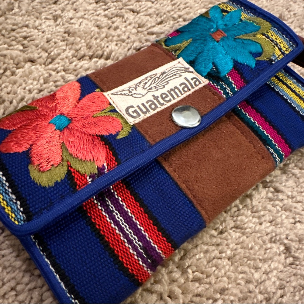 Guatemala Tropical Embroidered Wallet Wristlet - Picture 3 of 8
